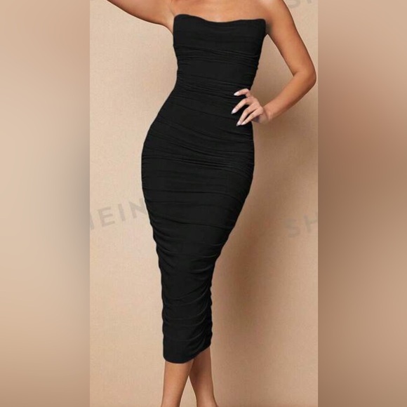 Medium (6) black strapless bodycon pleaded dress. - Picture 1 of 3